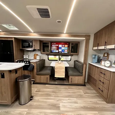 Camper Rv In River Ranch Exterior photo