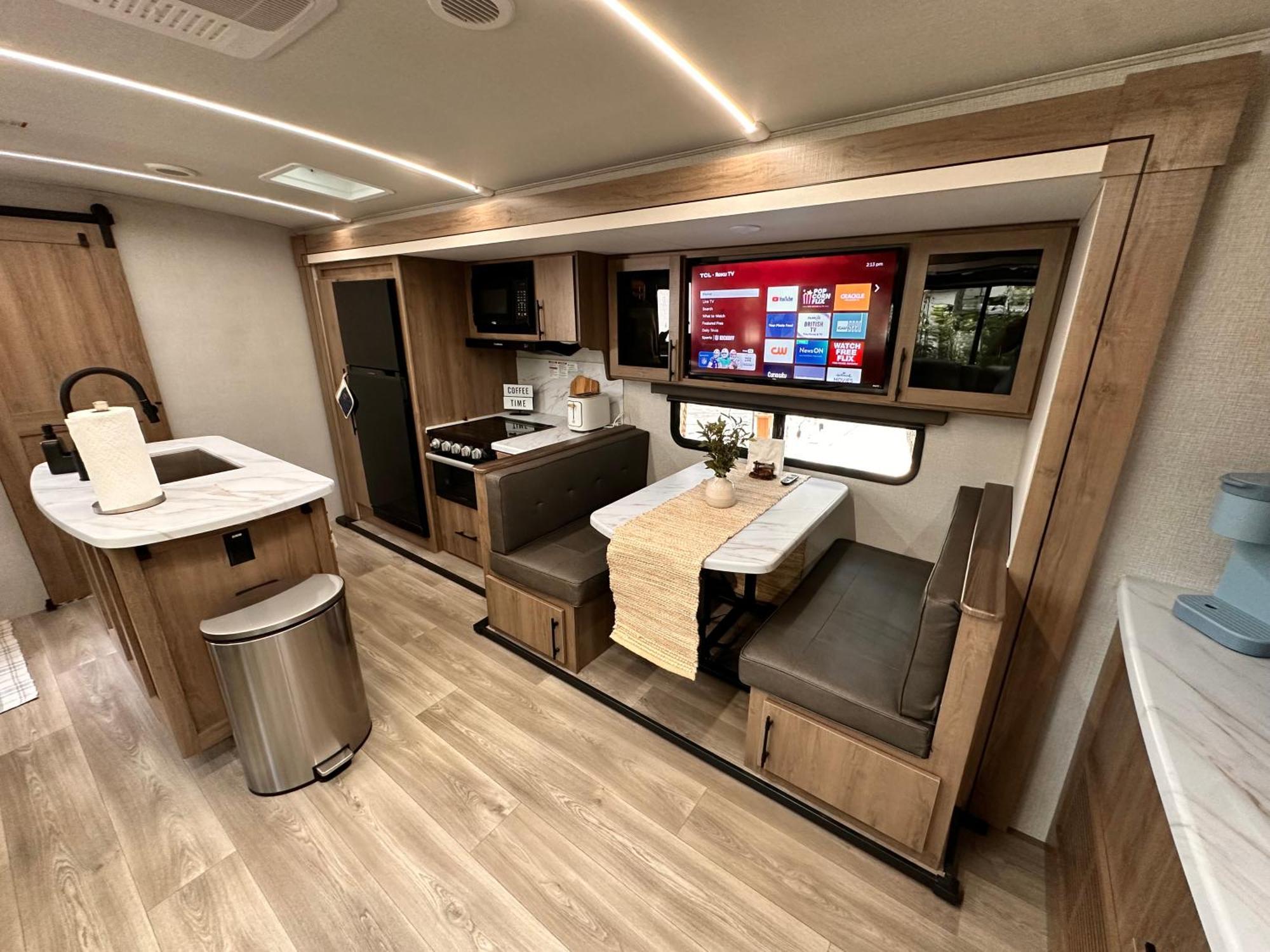 Camping Camper Rv In *