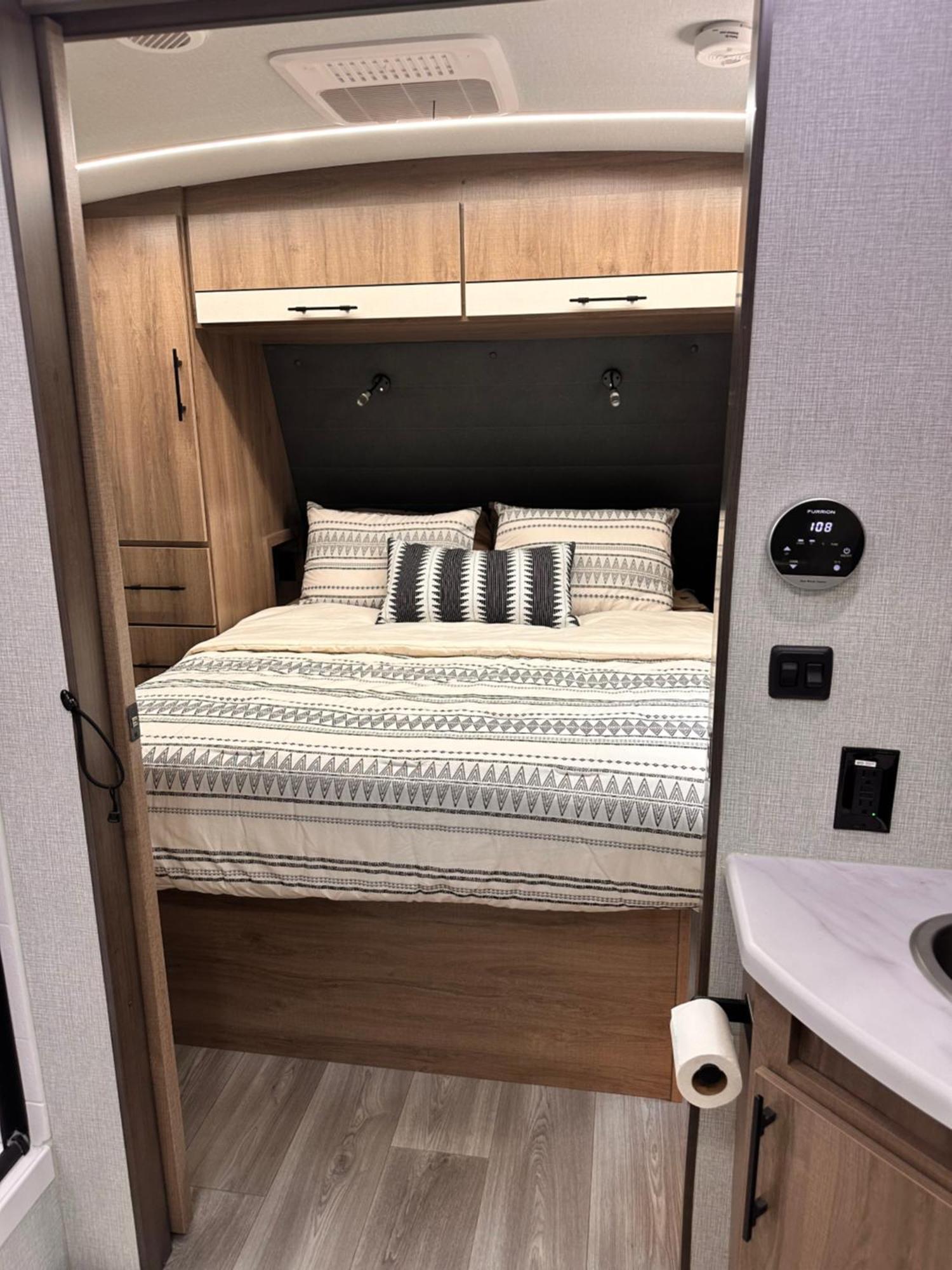 Camping Camper Rv In *